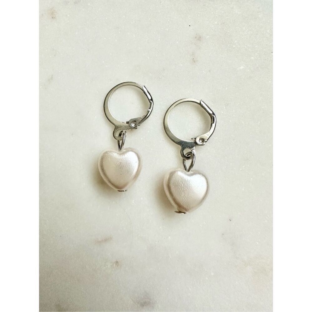 White bow pearl heart dangle earrings